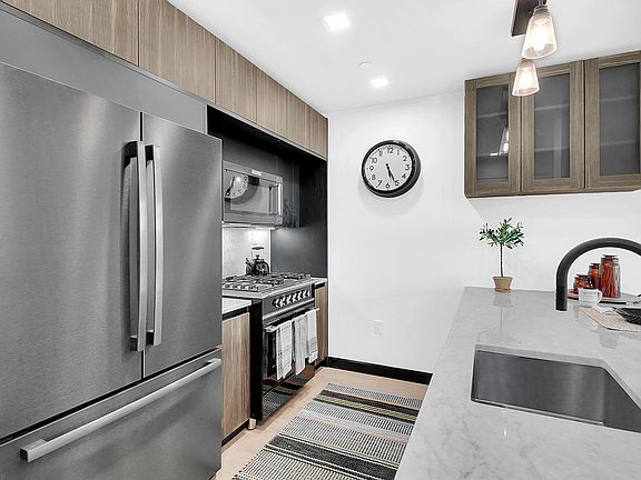 2nd image of 5-33 48th Ave #Penthouse 1