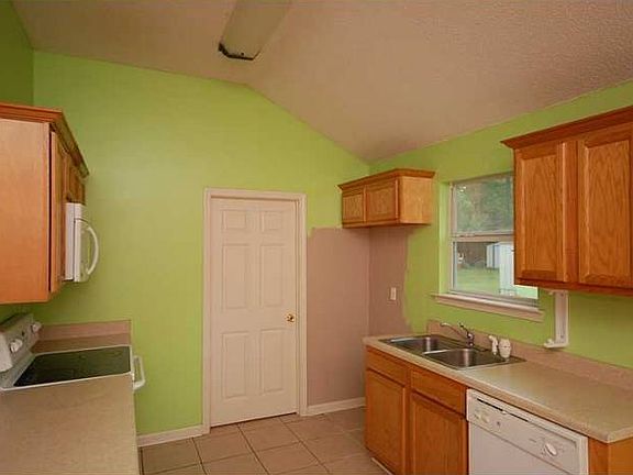 4th image of 21023 Lincoln St