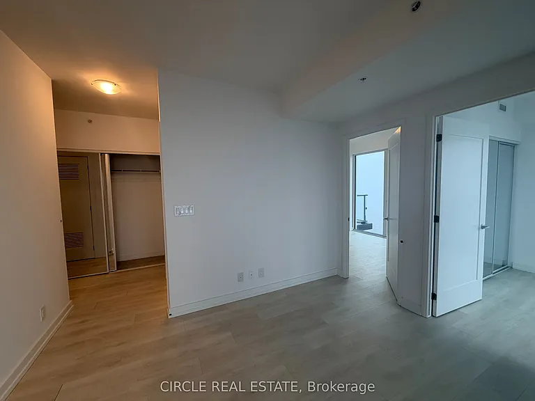 75 James St S #2414 — Photo 3