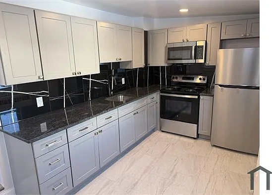 3 bed, 2000 sqft, $1,950 — Photo 3