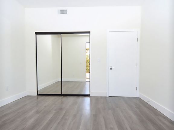 3rd image of 1046 S Serrano Ave #301