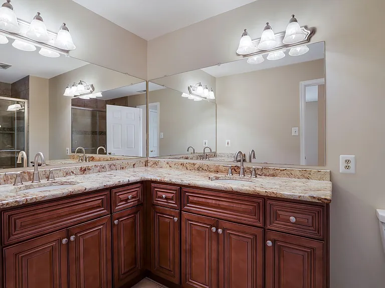 907 Diamond Dr — Photo 16