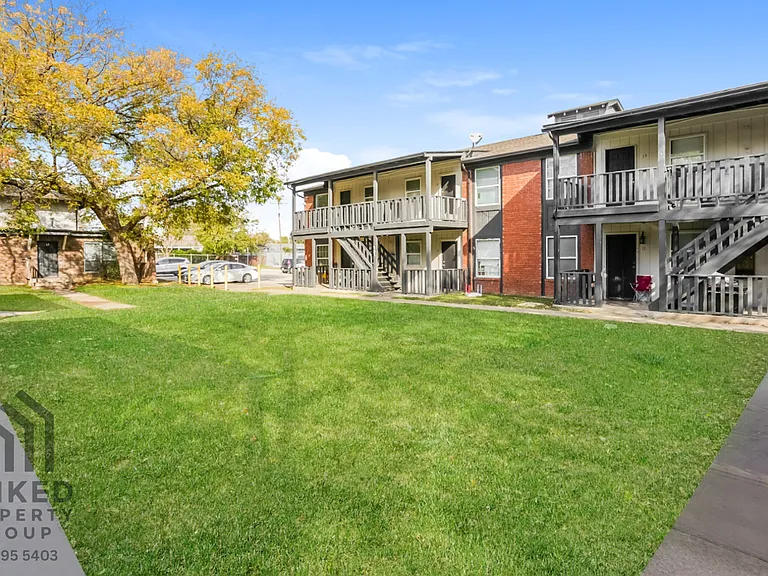 Charl Ann Apartments — Photo 3