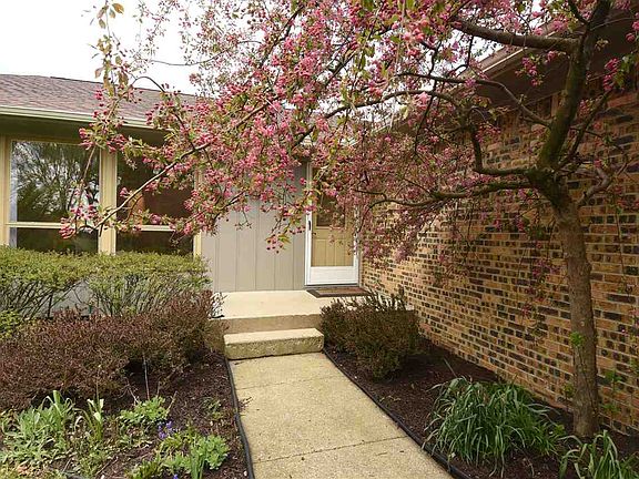 3rd image of 2904 W Twickingham Dr