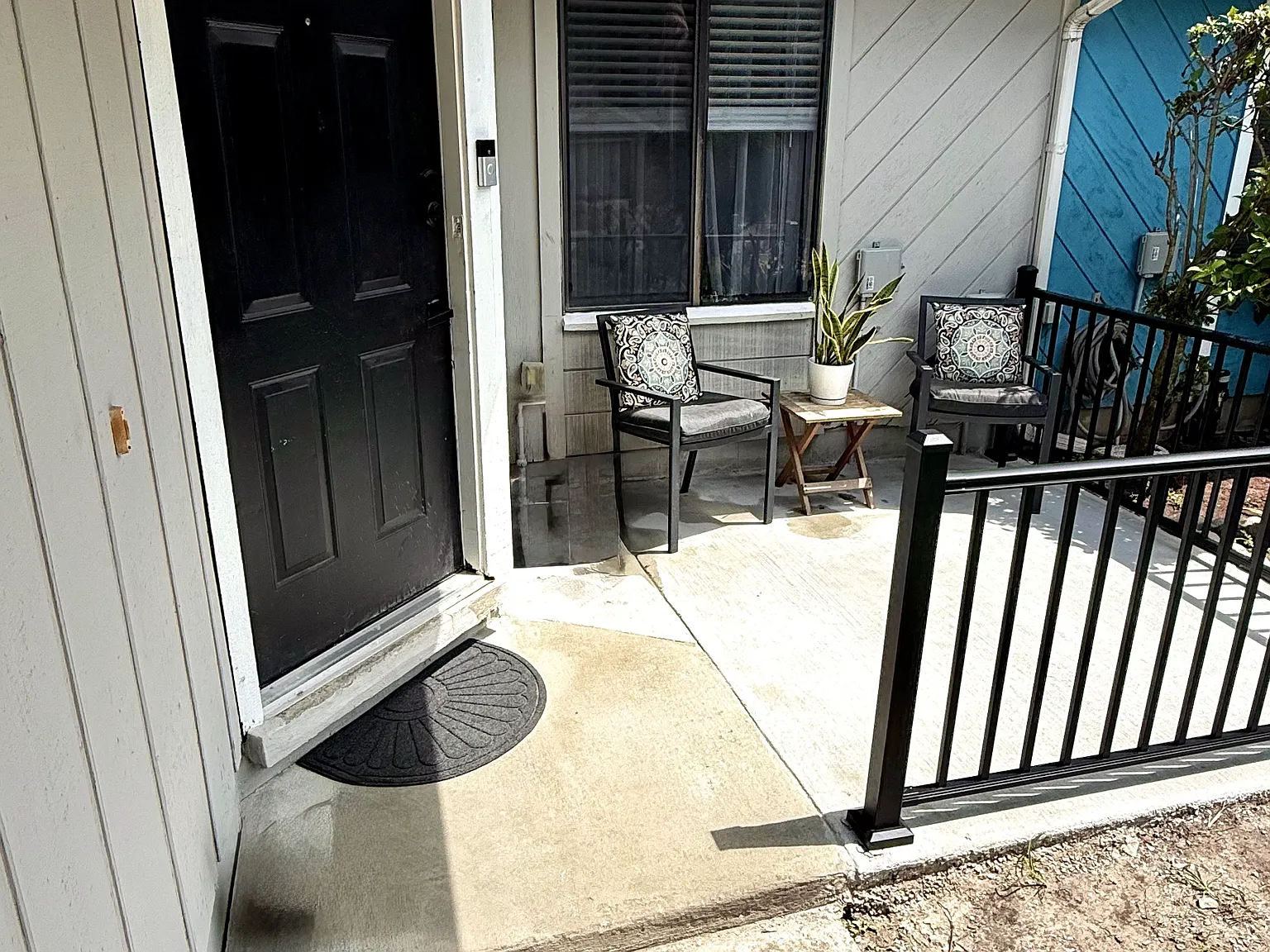 1369 Ellis Trace Dr W — Photo 2