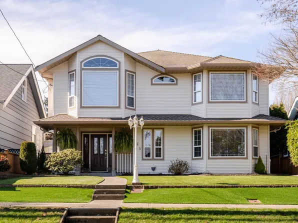 465 Garrett St, New Westminster, BC V3L 3S3