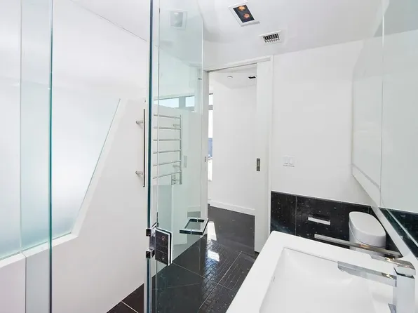 123 Washington Street image 10 of 12