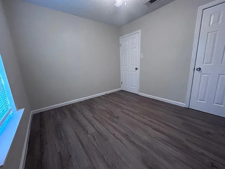 1610 Stewart St — Photo 7