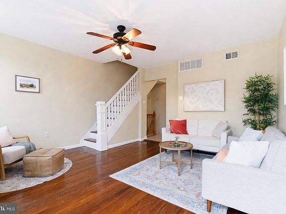 5th image of 2623 E Hagert St