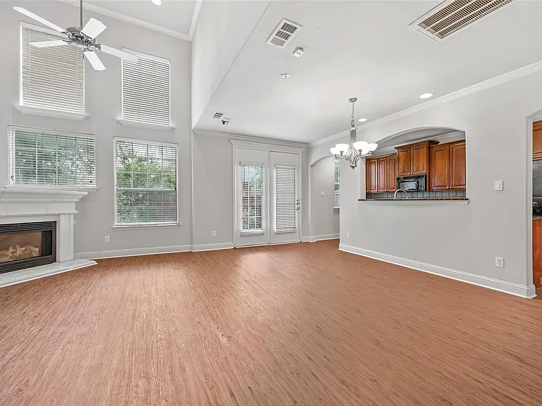 4404 Honfleur Ct — Photo 2