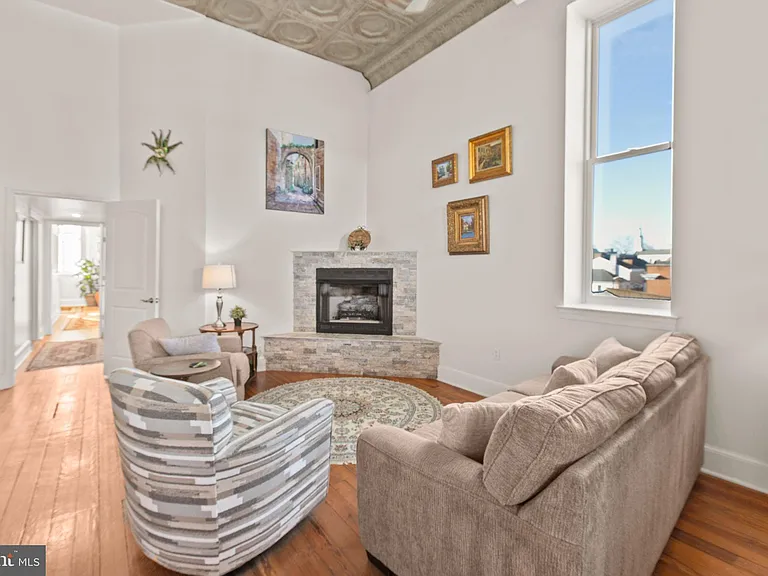809 Caroline St #301 — Photo 11