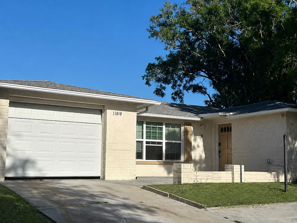 11010 Tamarix Ave