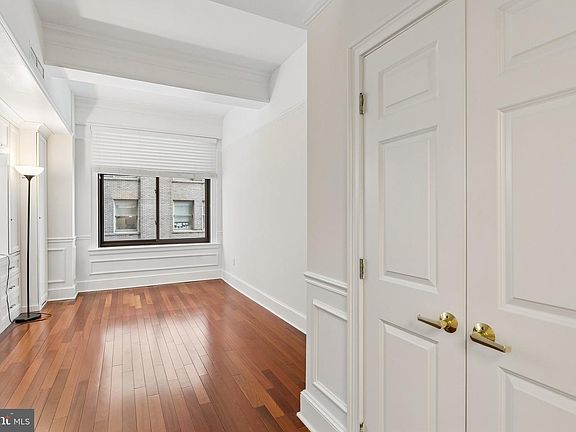 3rd image of 1500 Chestnut St APT 7D