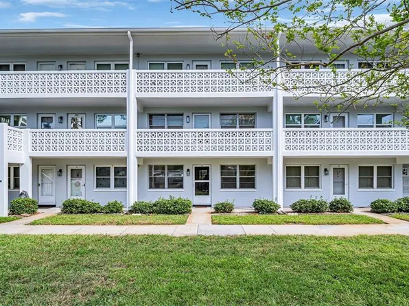 7801 11th St N APT 103, Saint Petersburg, FL 33702