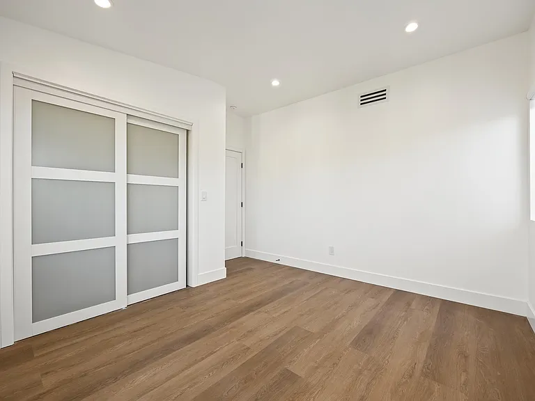 212 W 64th St #A — Photo 36