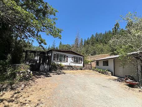 4th image of 705 Hyde Park Rd