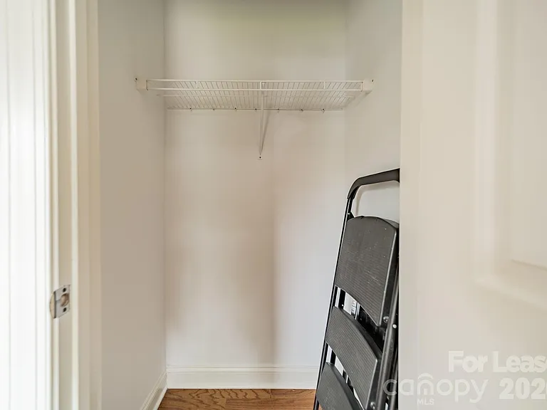 642 E 9th St — Photo 20