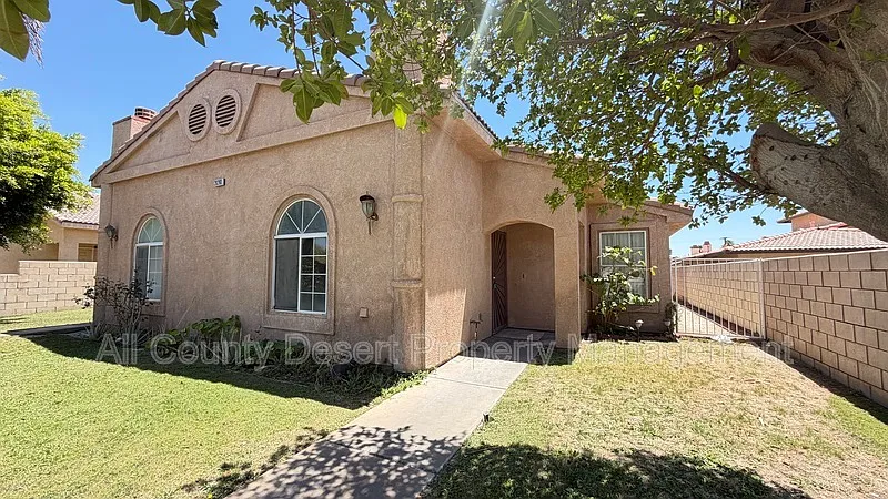 3 bed, 2.0 bath, 1354 sqft, $2,195 — Photo 1