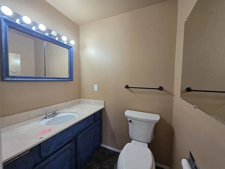 1623 Mowry Sq #1 — Photo 9