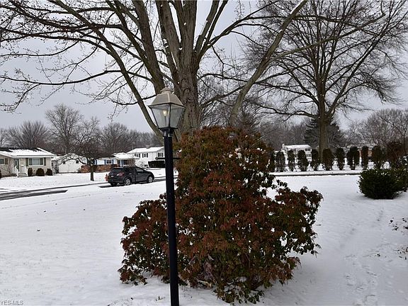 2nd image of 24277 Woodmere Dr