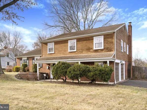 63 Woodstock Dr, Newtown, PA 18940