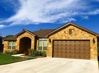 117 Ridgecrest, Floresville, TX 78114