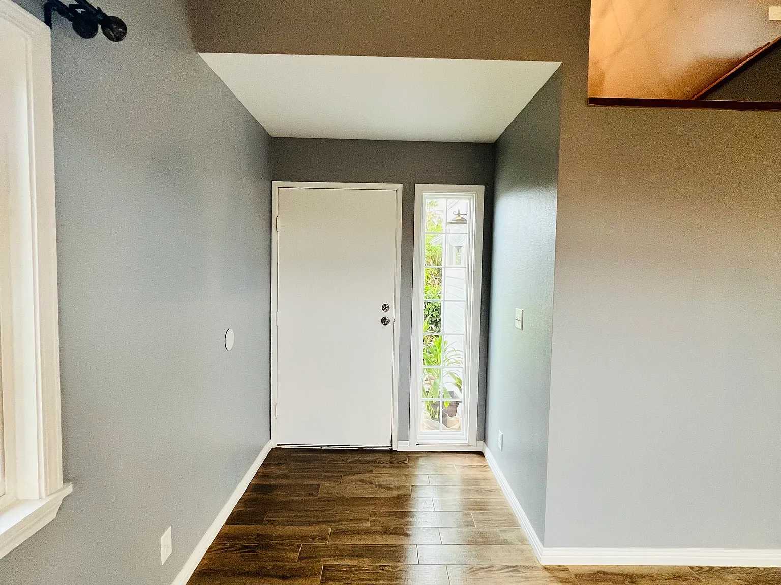 3 bed, 2.5 bath, 1376 sqft, $4,200 — Photo 3