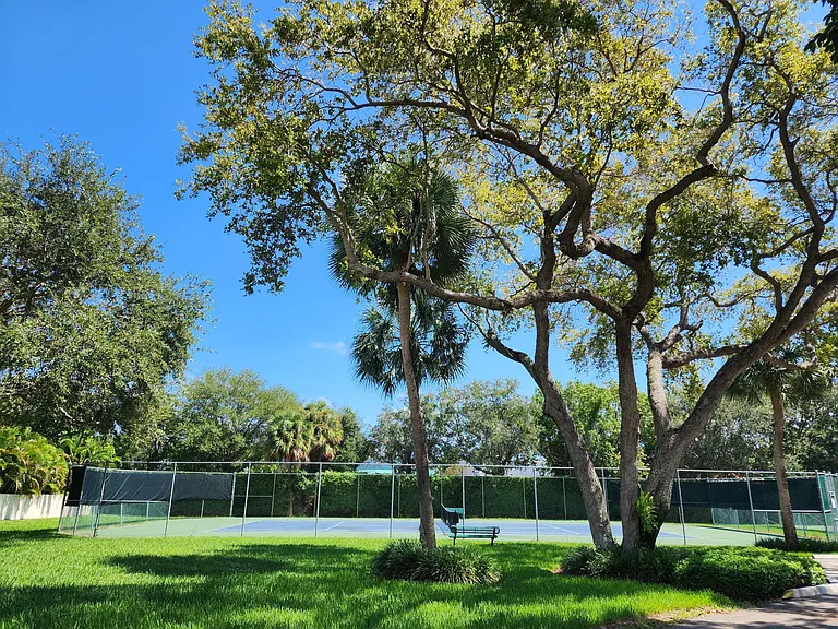 2 Community tennis courts