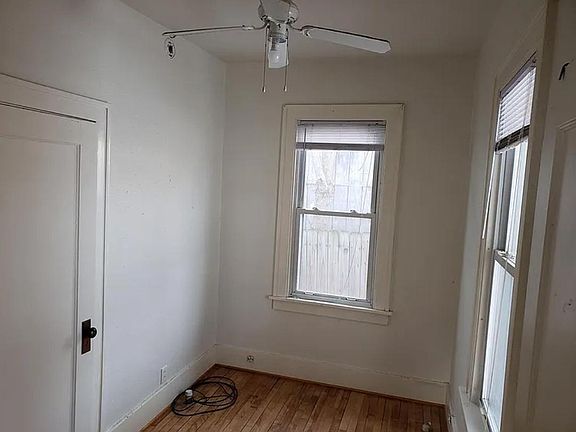5th image of 712 8th Ave SE