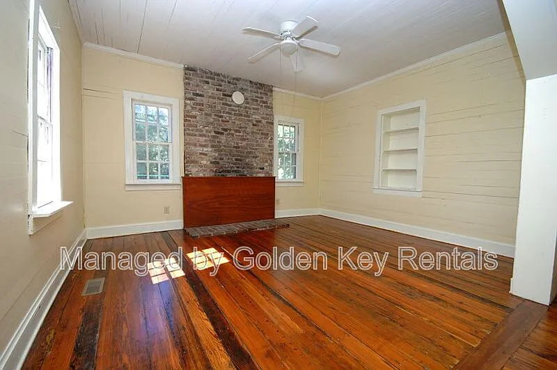4 bed, 2.0 bath, $2,000 — Photo 2