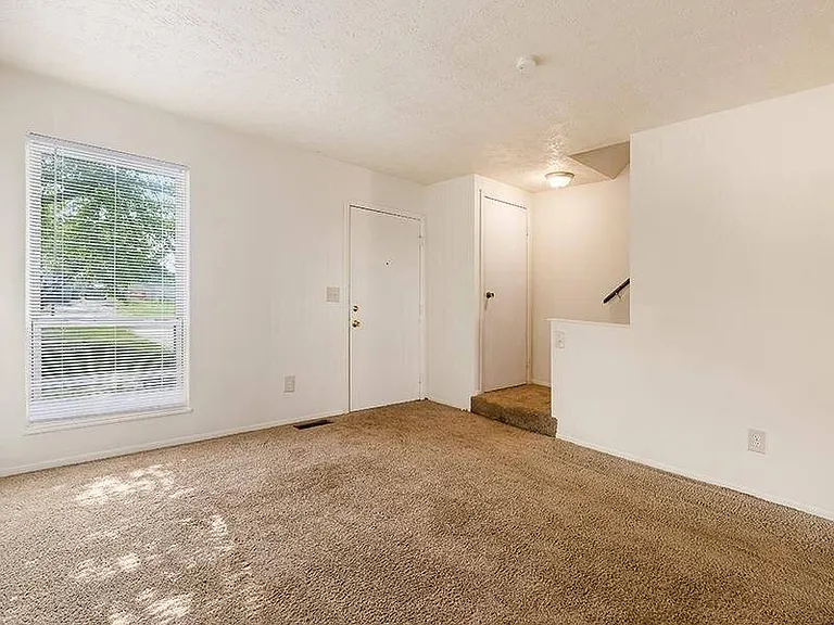 Sharon Green Townhomes — Photo 13