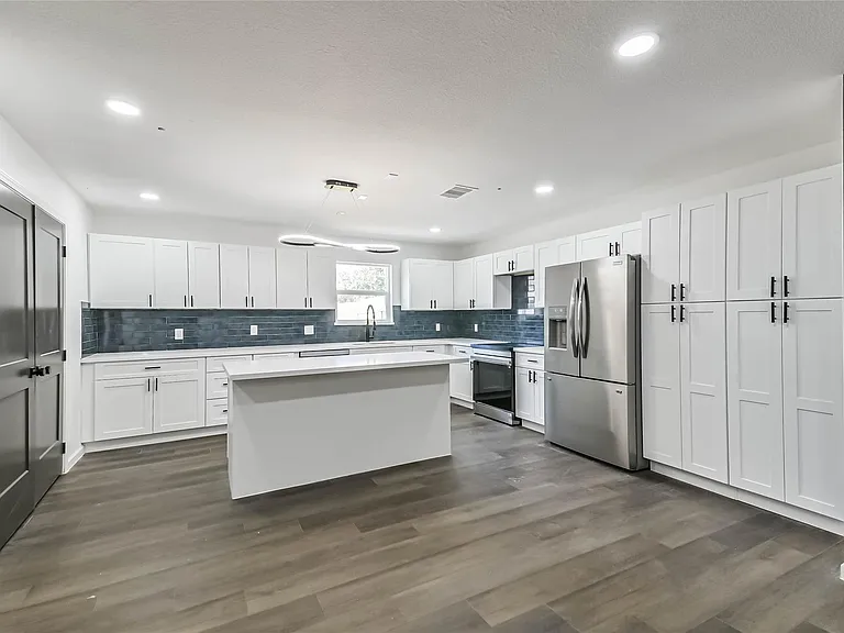 135 E Janisch Rd — Photo 1