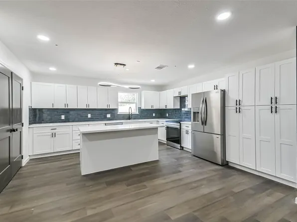135 E Janisch Rd, Houston, TX 77022
