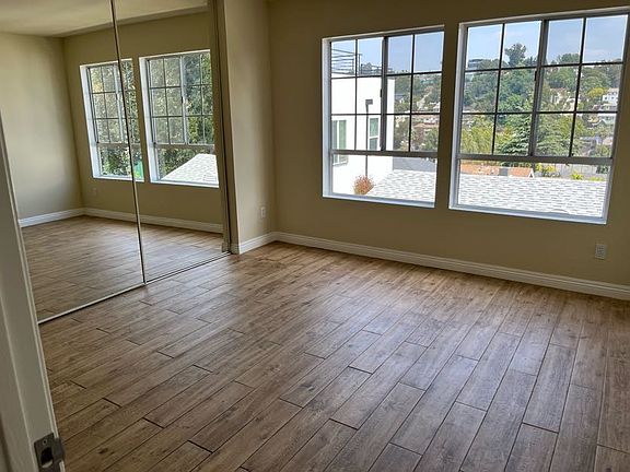 3rd image of 2271 Duane St #9