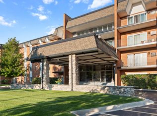 4221 Saratoga Ave APT 101A, Downers Grove, IL 60515