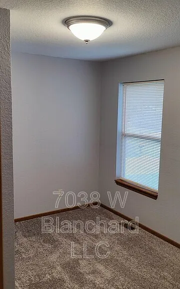 815 Whitney St — Photo 11