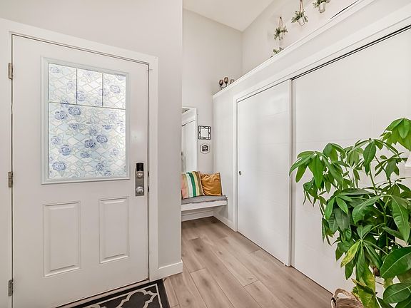 4th image of 257 39a Ave NW