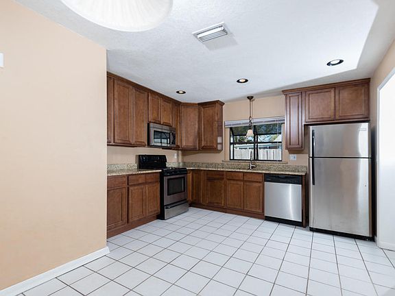 3rd image of 1120 Pollyanna Dr