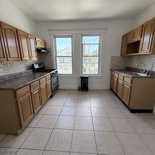 3 bed, 1.0 bath, $2,250 — Photo 2