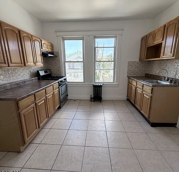 61 Mapes Ave — Photo 2