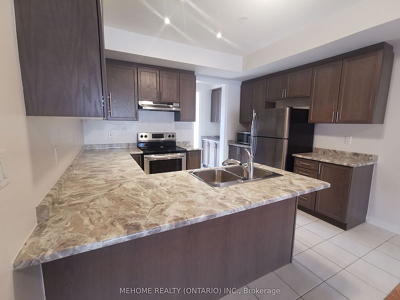 Markham Townhouse for rent - 4 Bedrooms — photo 2