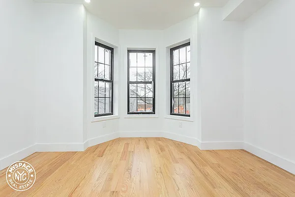 Rented by MySpaceNYC | media 6
