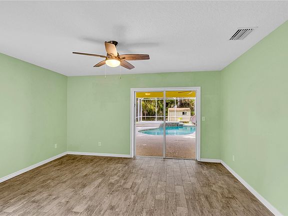 5th image of 821 Robin Ln