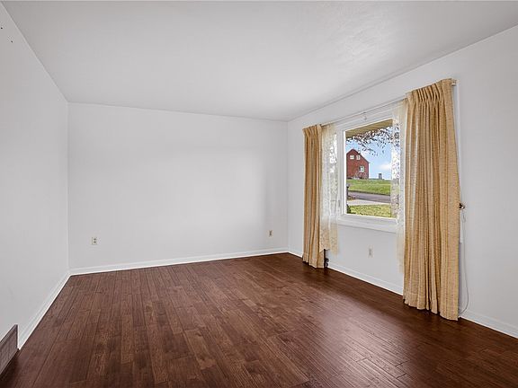 4th image of 236 Locust Ave