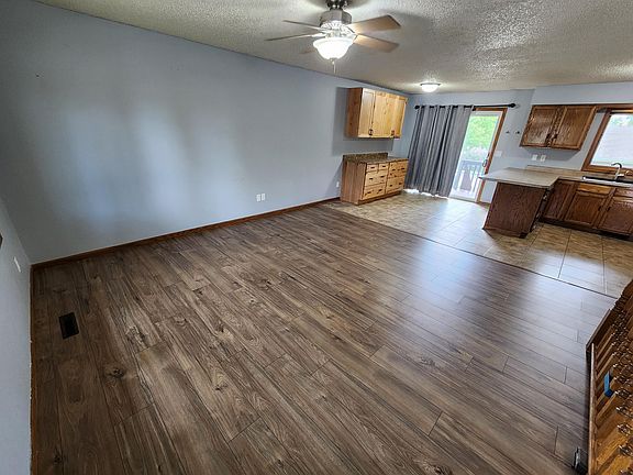 4th image of 1521 E Hanson Ave