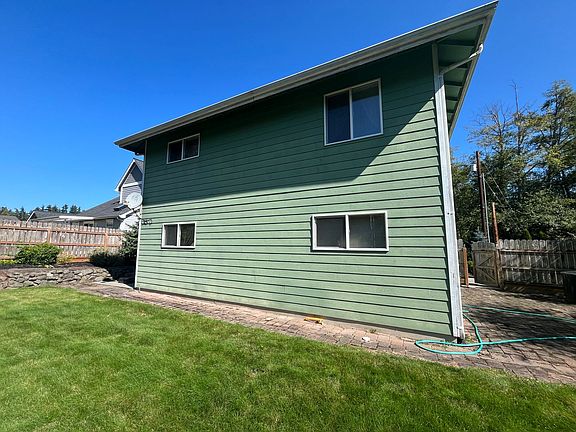 5th image of 39021 Shoreview Dr NE