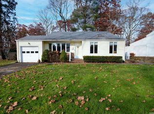 2 Assembly Pl, Huntington Station, NY 11746