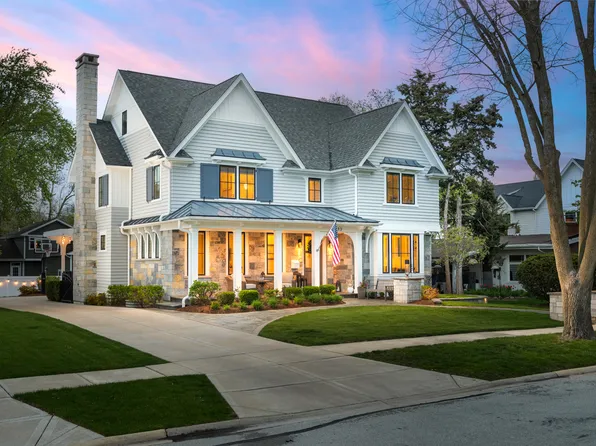 33 N Fremont St, Naperville, IL 60540