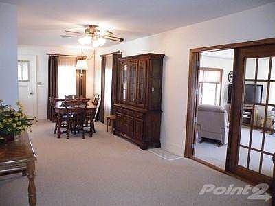 Living Room/ Dining Area