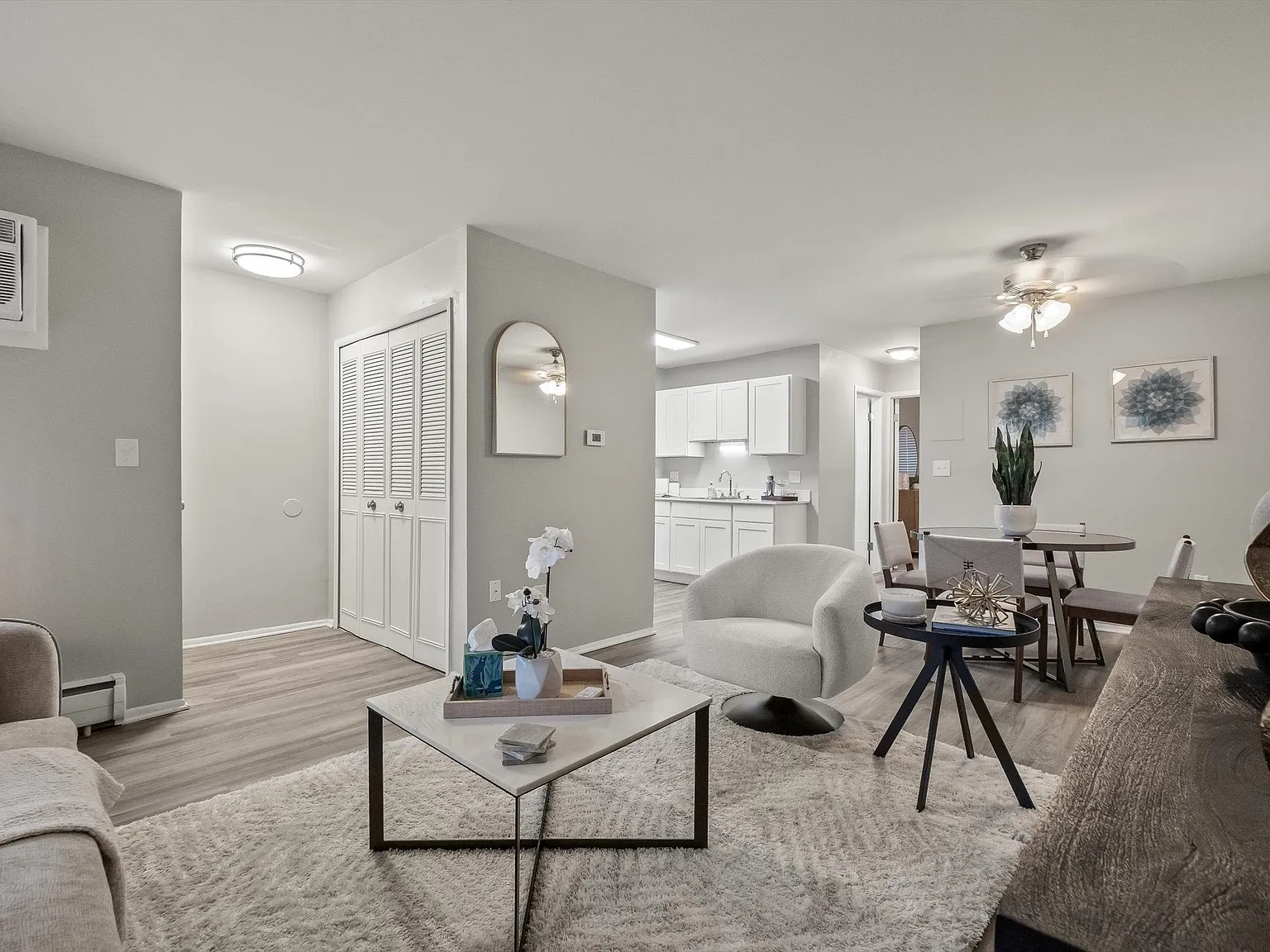 Huntington House Apartments — Photo 2